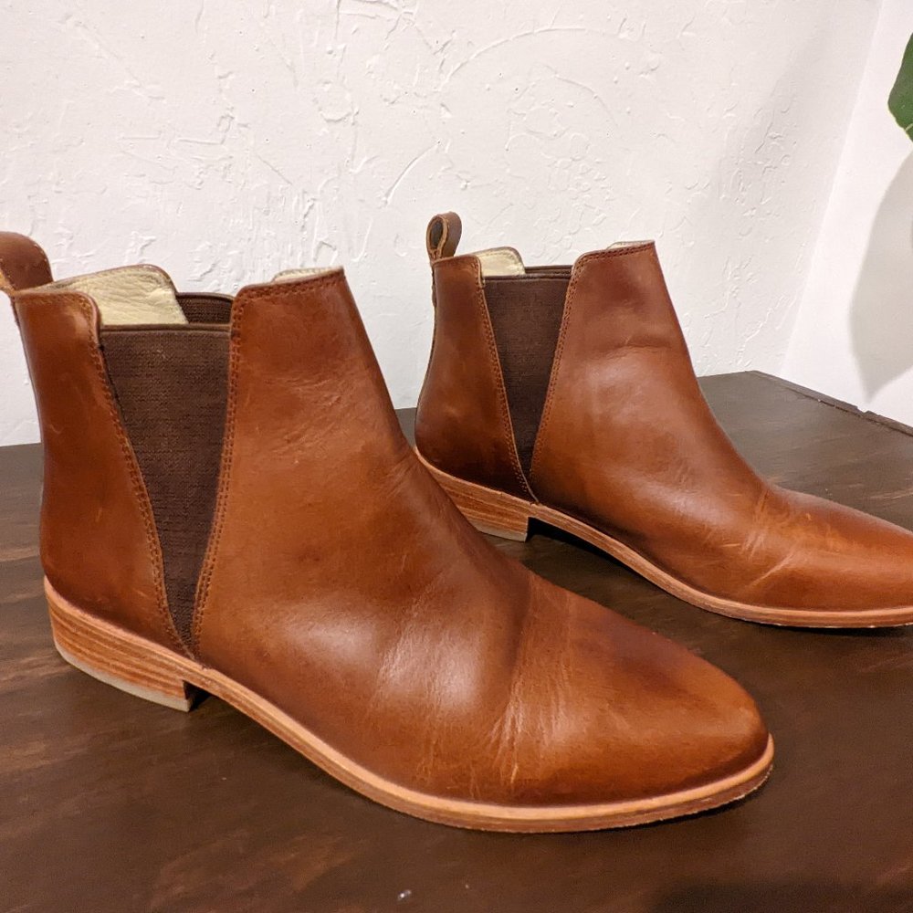 Nisolo Women's Chelsea Boot in Brandy Size 7.5